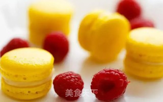 好吃的柠檬覆盆子马卡龙制作的做法步骤：2