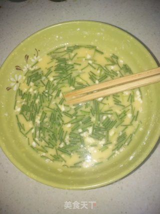 鸡蛋葱花饼的做法步骤：2