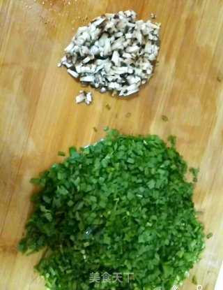 韭菜鸡蛋馅饼的做法步骤：3
