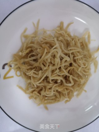 一个人的精致简餐：肉片蒸萝卜干+西红柿蛋汤的做法步骤：2