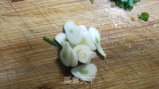 辣椒炒河虾的做法步骤：2