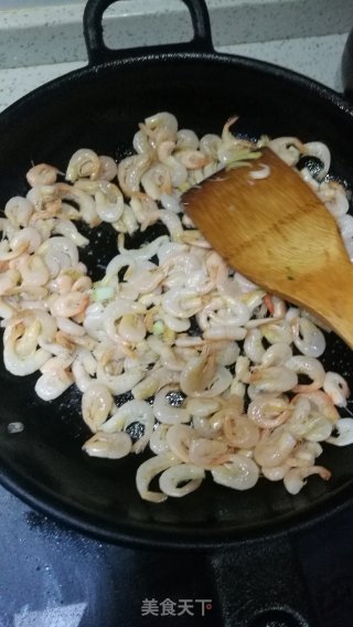 辣椒炒河虾的做法步骤：7