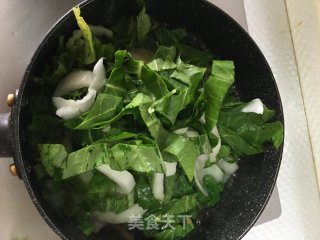 青菜鱼圆煮面的做法步骤：3