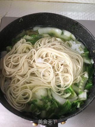 青菜鱼圆煮面的做法步骤：6
