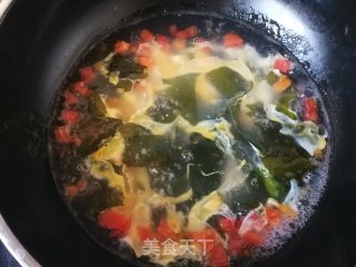 海带芽蕃茄蛋花汤的做法步骤：9