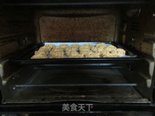 白芝麻玉米粉酥饼的做法步骤：9