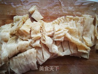 尖椒炒人造肉的做法步骤：2