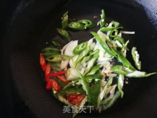 尖椒炒人造肉的做法步骤：5