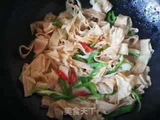 尖椒炒人造肉的做法步骤：8
