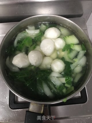 青菜鱼圆汤的做法步骤：6