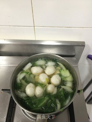 青菜鱼圆汤的做法步骤：7