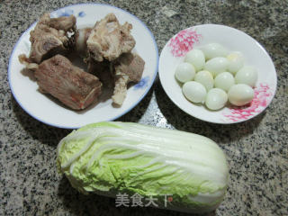 鹌鹑蛋娃娃菜肉骨汤的做法步骤：1