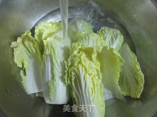 鹌鹑蛋娃娃菜肉骨汤的做法步骤：2