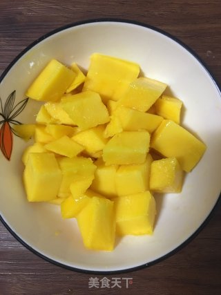 芒果酸奶奶昔的做法步骤：3