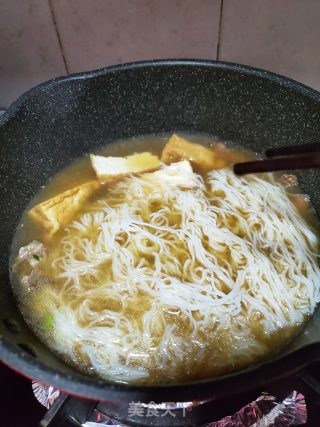 豆腐肉片汤米粉的做法步骤：7