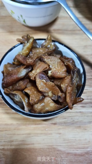 辣椒蒜苗炒肥肠的做法步骤：4