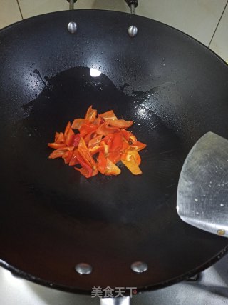 辣椒蒜苗炒肥肠的做法步骤：6