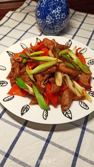 辣椒蒜苗炒肥肠的做法步骤：10