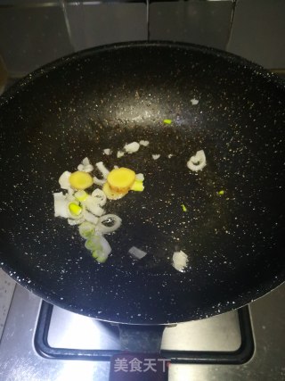 香炒蚕蛹的做法步骤：7