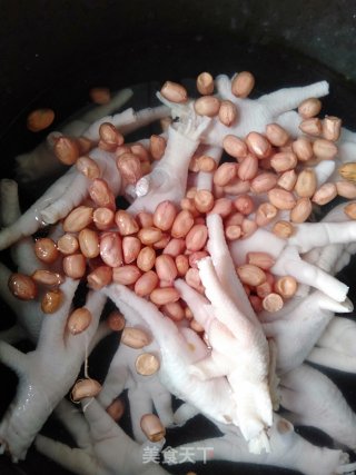 虫草花炖鸡脚的做法步骤：3