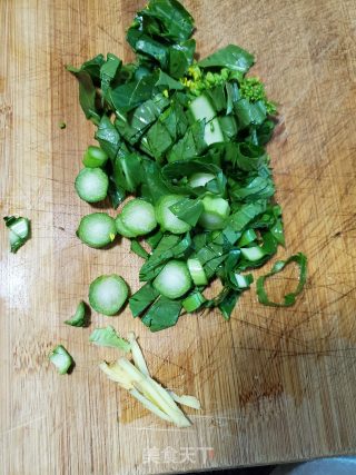 鸡蛋菜粥的做法步骤：1