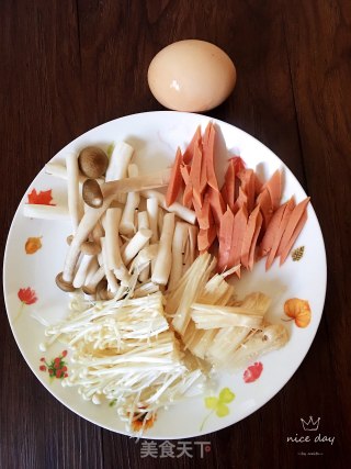 菌菇蛋皮汤的做法步骤：1