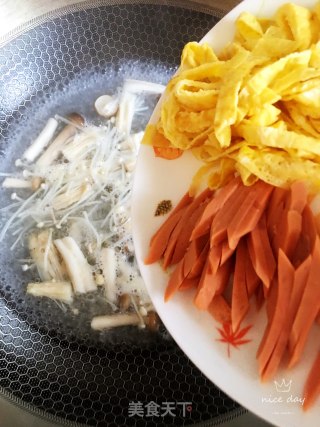 菌菇蛋皮汤的做法步骤：6