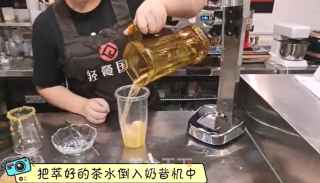热饮︱暖暖杞子姜马蹄的做法步骤：2