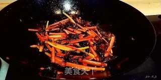 鱼香肉丝的做法步骤：11