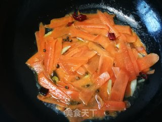 尖椒胡萝卜炒人造肉的做法步骤：7