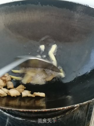 黄瓜炒肉的做法步骤：3