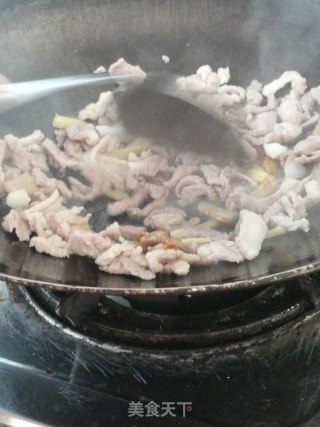 黄瓜炒肉的做法步骤：6