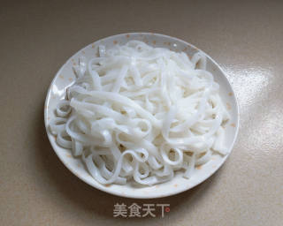 广式干炒河粉的做法步骤：2