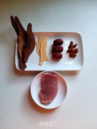 灵芝东革阿里煲瘦肉汤的做法步骤：1