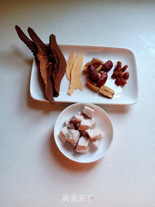 灵芝东革阿里煲瘦肉汤的做法步骤：2