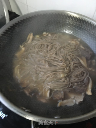 海参蘑菇荞麦面的做法步骤：15