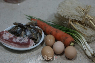 家常鲜炒米粉的做法步骤：1