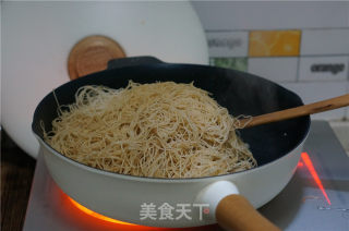 家常鲜炒米粉的做法步骤：7