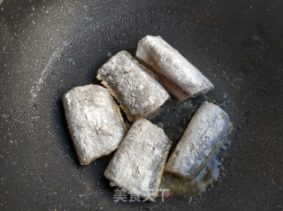 刀鱼焖茄子的做法步骤：3