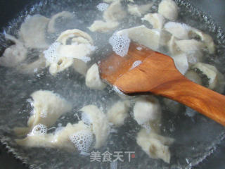 鹌鹑蛋花菇烧面筋的做法步骤：2