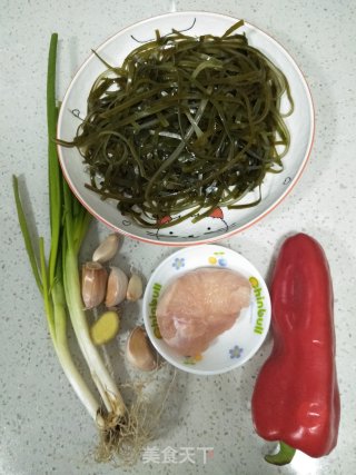 鸡肉炒海带的做法步骤：1