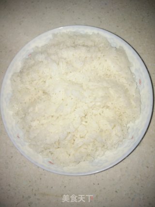 香菇油菜鸡腿鸡蛋炒饭的做法步骤：1