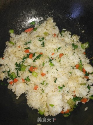 香菇油菜鸡腿鸡蛋炒饭的做法步骤：7