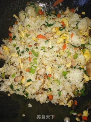 香菇油菜鸡腿鸡蛋炒饭的做法步骤：9