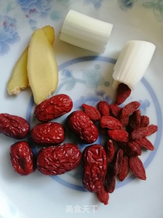 牛骨汤的做法步骤：2