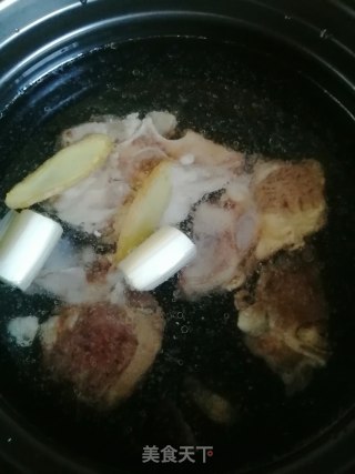 牛骨汤的做法步骤：3