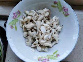 菠菜蛋花汤的做法步骤：2