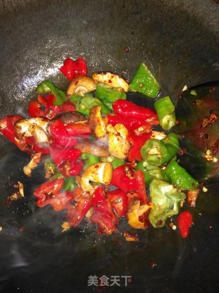 双椒木耳烩玉子豆腐的做法步骤：11