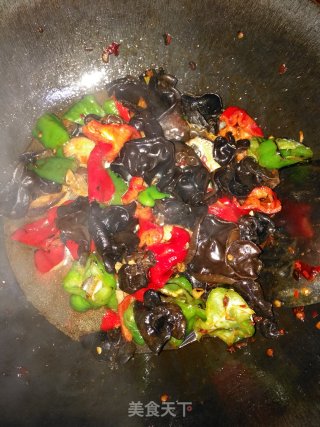 双椒木耳烩玉子豆腐的做法步骤：14