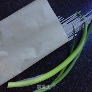 鲜藕鸡汤面的做法步骤：1